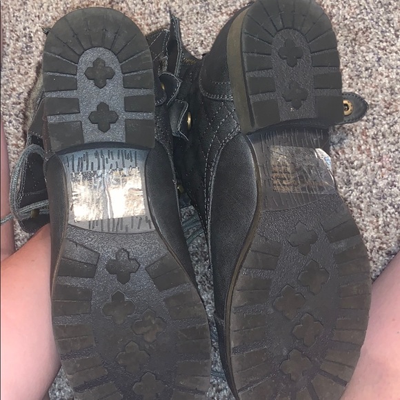 Boots - Picture 3 of 3